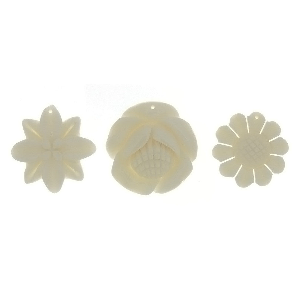 NATURAL BONE FLOWER 25 X 30 MM PENDANT (3)
